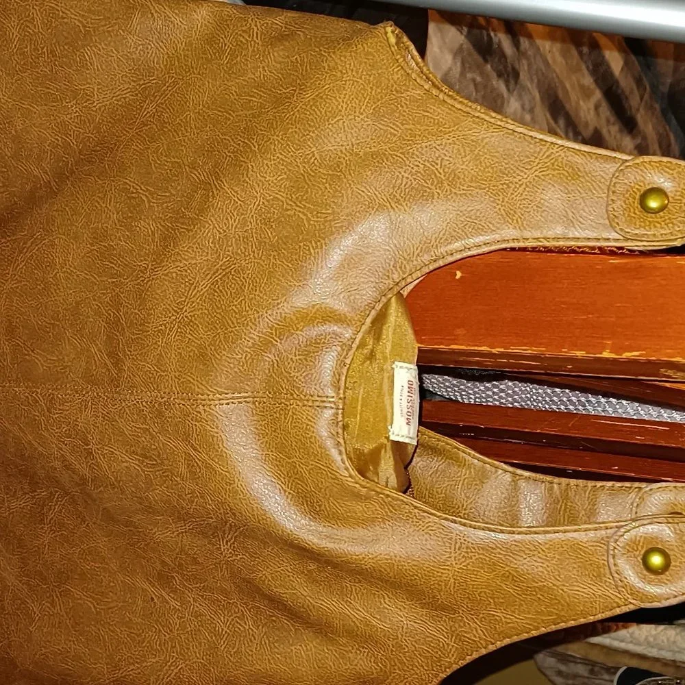 Mossimo - Picture 3 of 3